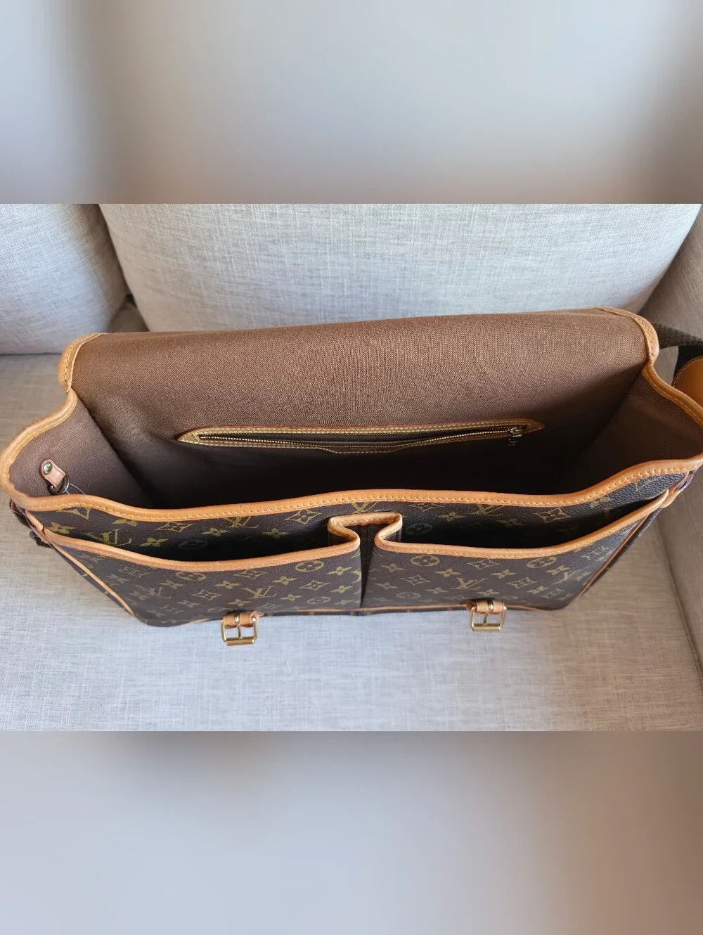 Louis Vuitton LV Monogram Sac Gibeciere GM